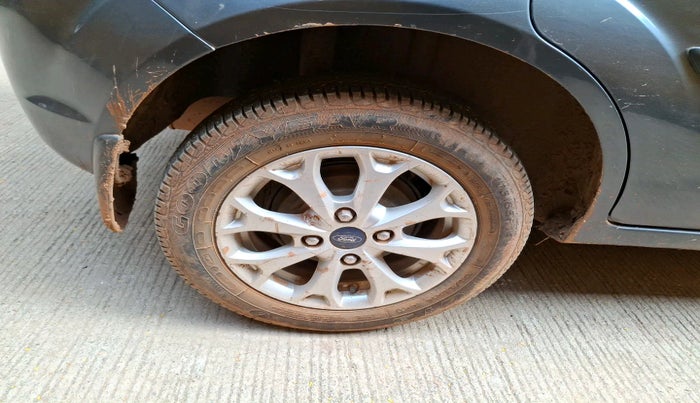 2013 Ford Figo TITANIUM 1.2 PETROL, Petrol, Manual, 60,618 km, tyre