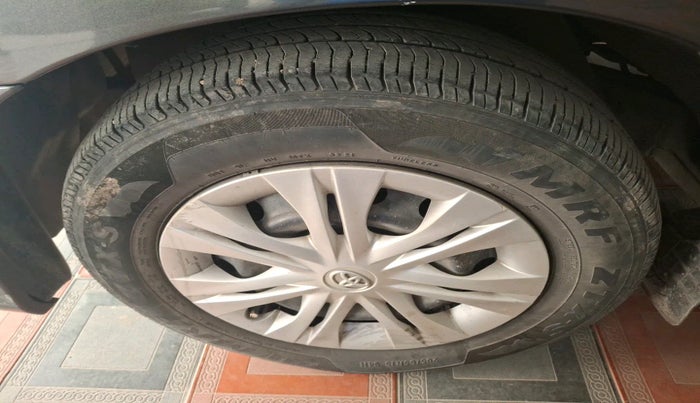 2016 Toyota Innova 2.5 GX 7 STR, Diesel, Manual, 1,23,259 km, tyre