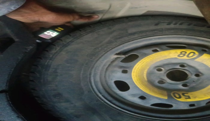 2014 Skoda Rapid AMBITION 1.6 TDI CR MT, Diesel, Manual, 2,40,563 km, tyre