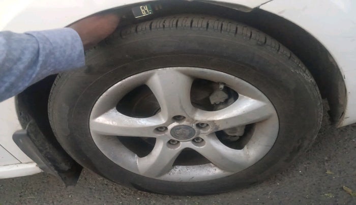 2014 Skoda Rapid AMBITION 1.6 TDI CR MT, Diesel, Manual, 2,40,563 km, tyre