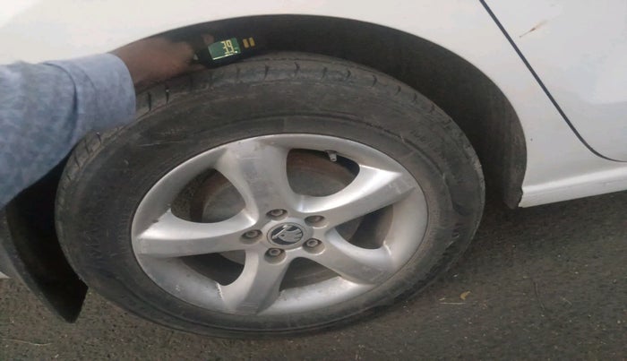 2014 Skoda Rapid AMBITION 1.6 TDI CR MT, Diesel, Manual, 2,40,563 km, tyre