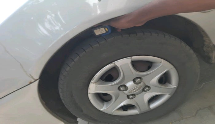 2012 Hyundai Accent EXECUTIVE, Petrol, Manual, 1,18,493 km, tyre