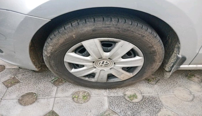 2010 Volkswagen Vento COMFORTLINE 1.6, Petrol, Manual, 1,19,081 km, tyre