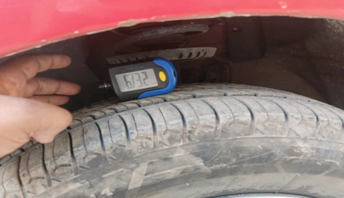 2010 Skoda Fabia CLASSIC 1.2 MPI, Petrol, Manual, 1,04,977 km, tyre