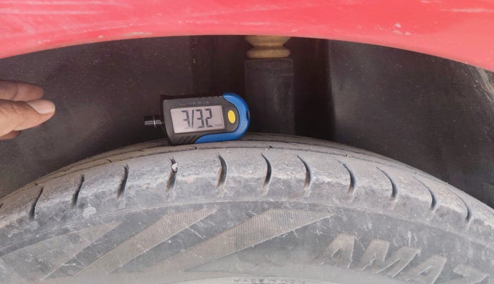 2010 Skoda Fabia CLASSIC 1.2 MPI, Petrol, Manual, 1,04,977 km, tyre