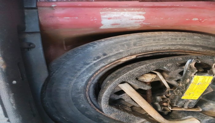 2010 Skoda Fabia CLASSIC 1.2 MPI, Petrol, Manual, 1,04,977 km, tyre