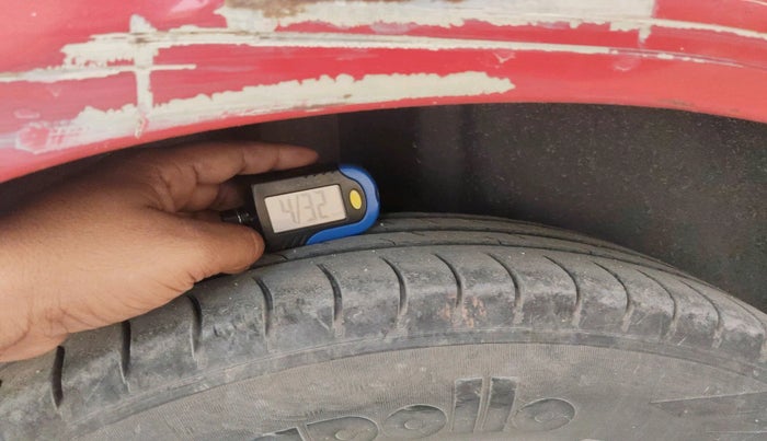 2010 Skoda Fabia CLASSIC 1.2 MPI, Petrol, Manual, 1,04,977 km, tyre