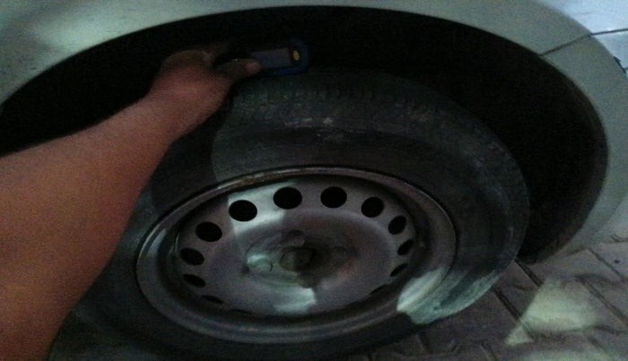 2016 Maruti Swift LXI (O), Petrol, Manual, 13,206 km, tyre