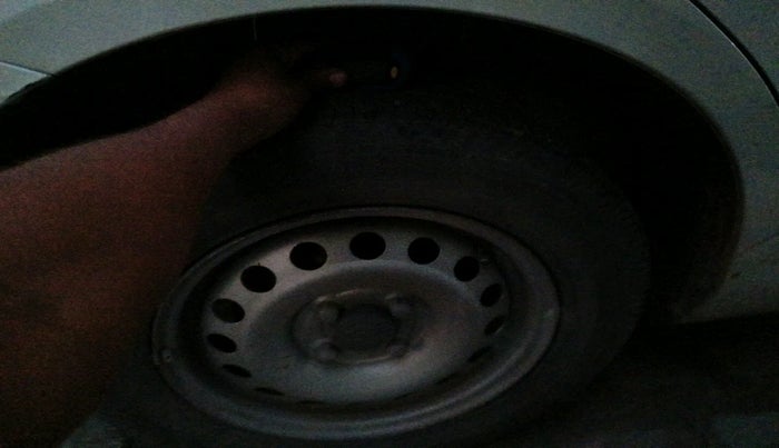 2016 Maruti Swift LXI (O), Petrol, Manual, 13,206 km, tyre