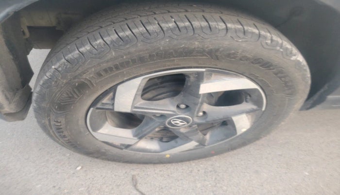 2019 Hyundai VENUE SX 1.0 TURBO, Petrol, Manual, 52,150 km, tyre