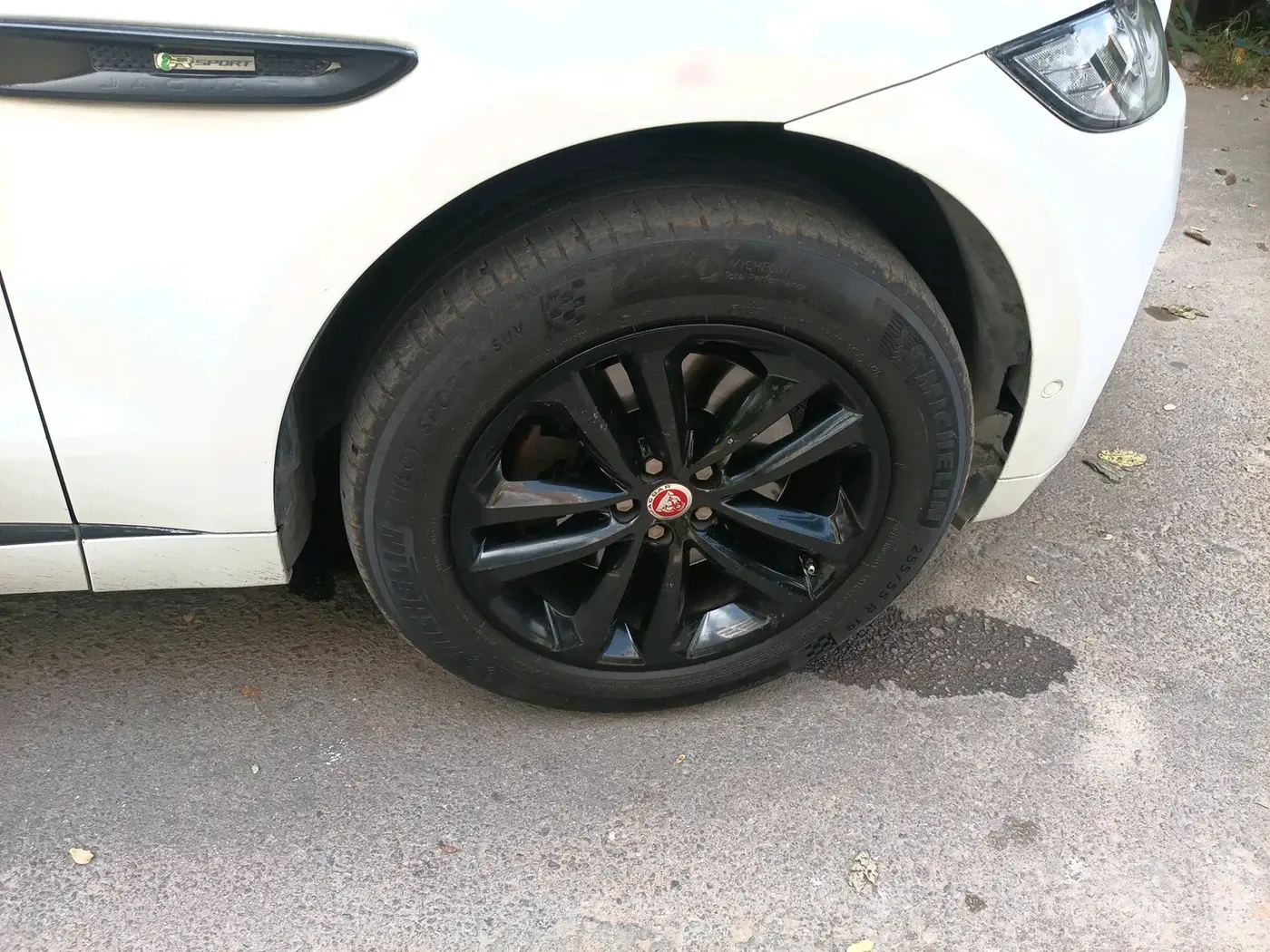 2016 Jaguar F- PACE R-SPORT, Diesel, Automatic, 1,16,000 km, tyre