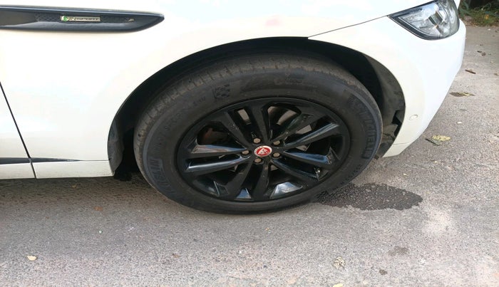 2016 Jaguar F- PACE R-SPORT, Diesel, Automatic, 1,15,243 km, tyre