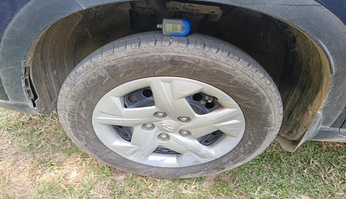 2021 Hyundai VENUE S 1.2, Petrol, Manual, 90,374 km, tyre
