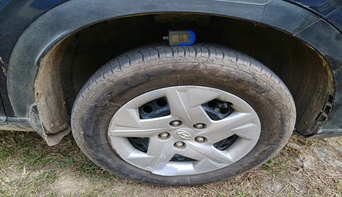 2021 Hyundai VENUE S 1.2, Petrol, Manual, 90,374 km, tyre