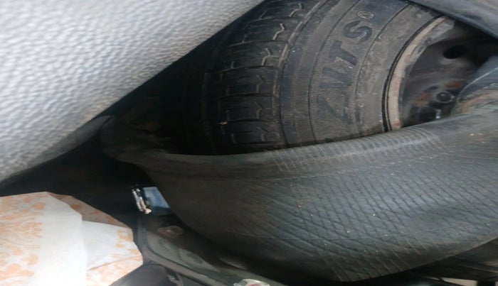 2014 Maruti Wagon R 1.0 LXI CNG, Petrol, Manual, 1,27,619 km, tyre