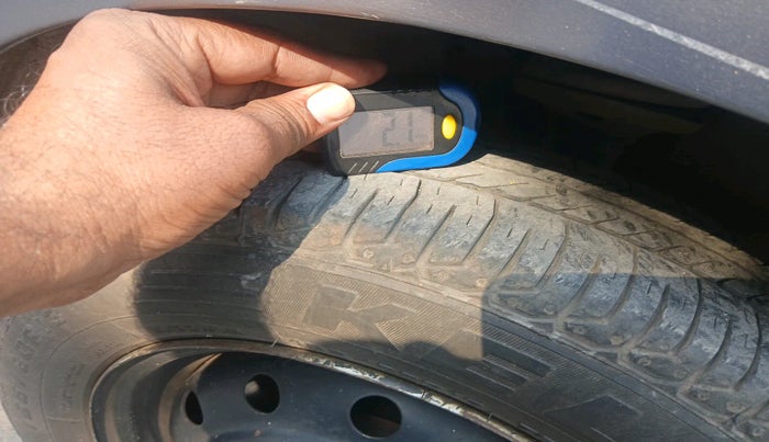 2014 Maruti Wagon R 1.0 LXI CNG, Petrol, Manual, 1,27,619 km, tyre