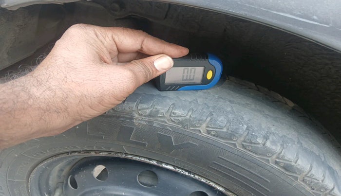 2014 Maruti Wagon R 1.0 LXI CNG, Petrol, Manual, 1,27,619 km, tyre