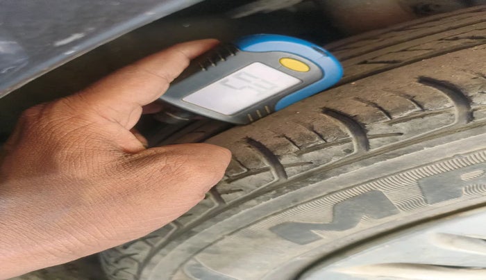 2015 Maruti Baleno SIGMA PETROL 1.2, Petrol, Manual, 90,775 km, tyre