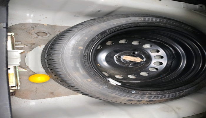 2016 Hyundai Verna 1.6 VTVT SX, Petrol, Manual, 60,653 km, tyre