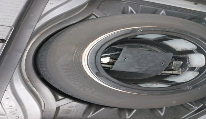 2010 Mercedes Benz S Class 350 CDI LONG BLUE EFFICIENCY, Diesel, Automatic, 1,07,023 km, tyre