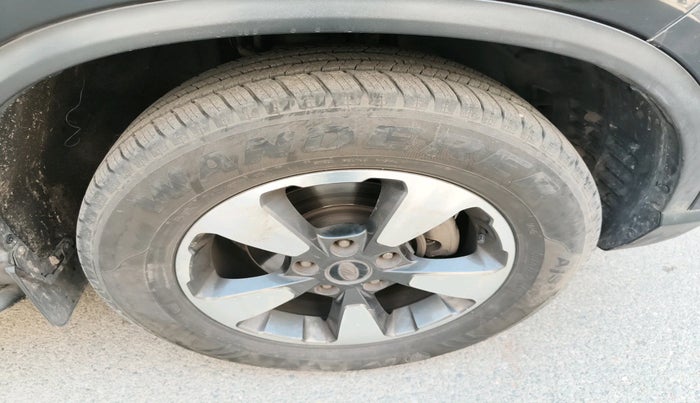 2022 Mahindra ALTURAS G4 2WD AT, Diesel, Automatic, 93,711 km, tyre