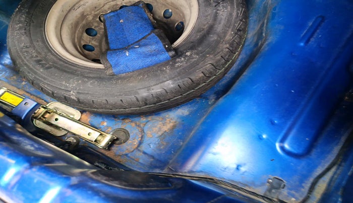 2013 Hyundai Eon ERA +, Petrol, Manual, 42,917 km, tyre