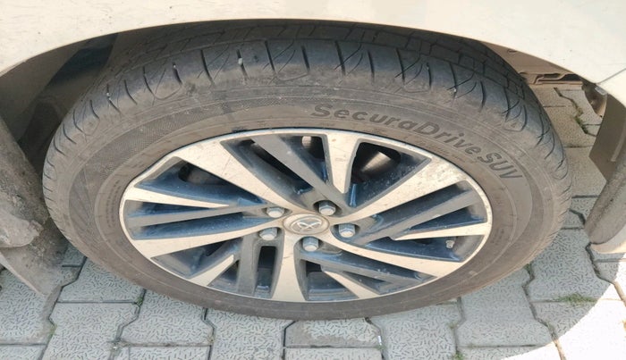 2021 Toyota Innova Crysta 2.4 ZX AT 7 STR, Diesel, Automatic, 1,85,516 km, tyre