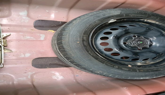 2015 Hyundai Xcent BASE 1.2, Petrol, Manual, 63,821 km, tyre