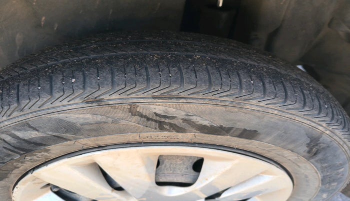 2012 Maruti Swift Dzire VDI, Diesel, Manual, 1,97,040 km, tyre