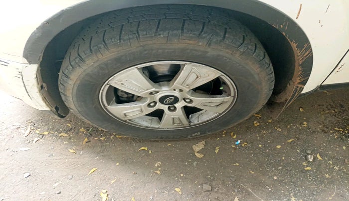 2012 Mahindra XUV500 W8, Diesel, Manual, 3,02,854 km, tyre