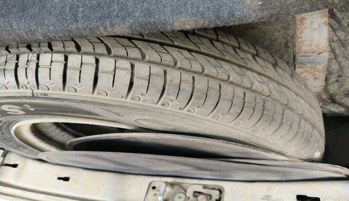 2012 Maruti Wagon R 1.0 LXI, Petrol, Manual, 1,08,205 km, tyre