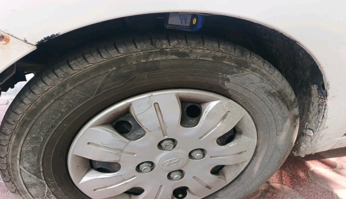 2015 Hyundai i10 SPORTZ 1.1, Petrol, Manual, 1,33,265 km, tyre