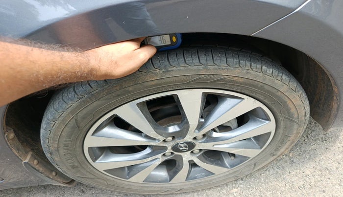 2015 Hyundai Verna FLUIDIC 1.6 VTVT S O AT, Petrol, Automatic, 75,032 km, tyre