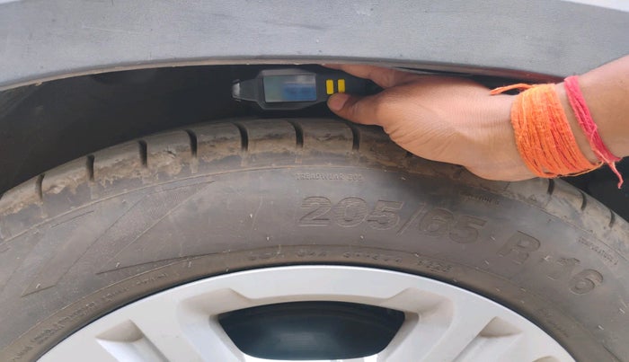 2020 KIA SONET HTK PLUS 1.2, Petrol, Manual, 71,952 km, tyre