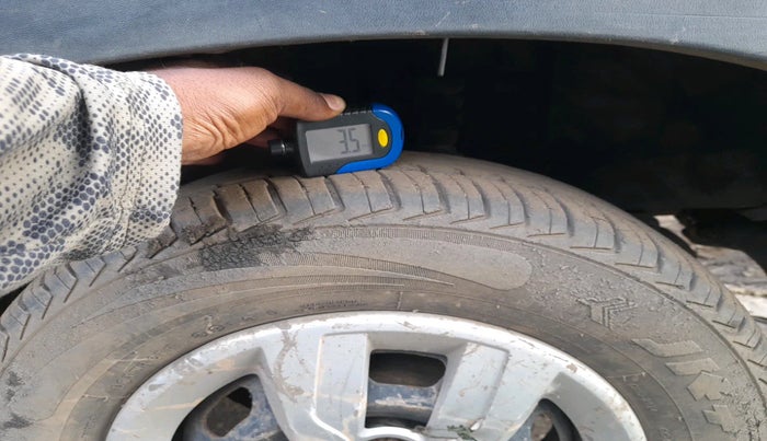 2015 Renault Kwid RXT 0.8, Petrol, Manual, 38,436 km, tyre