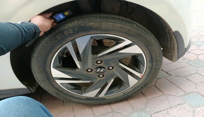 2021 Hyundai NEW I20 ASTA (O) 1.2 MT, Petrol, Manual, 27,394 km, tyre