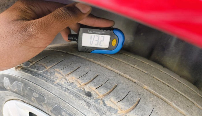 2013 Volkswagen Polo TRENDLINE 1.2L DIESEL, Diesel, Manual, 2,55,859 km, tyre