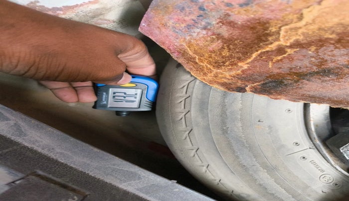 2013 Volkswagen Polo TRENDLINE 1.2L DIESEL, Diesel, Manual, 2,55,859 km, tyre