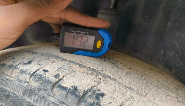 2013 Volkswagen Polo TRENDLINE 1.2L DIESEL, Diesel, Manual, 2,55,859 km, tyre