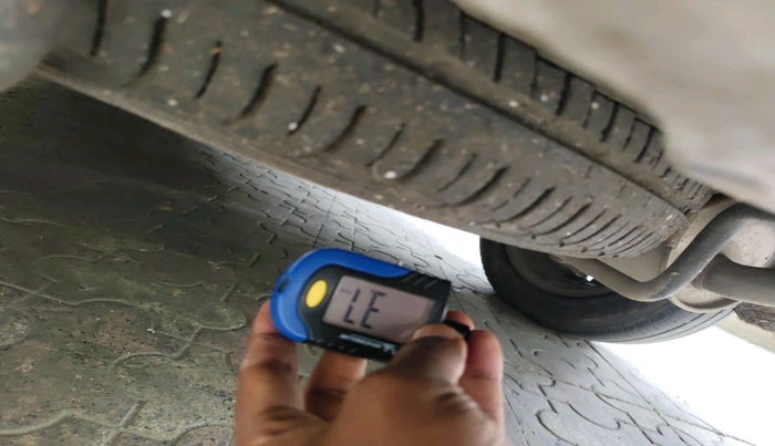 2016 Maruti Ertiga VXI CNG, Petrol, Manual, 1,04,702 km, tyre