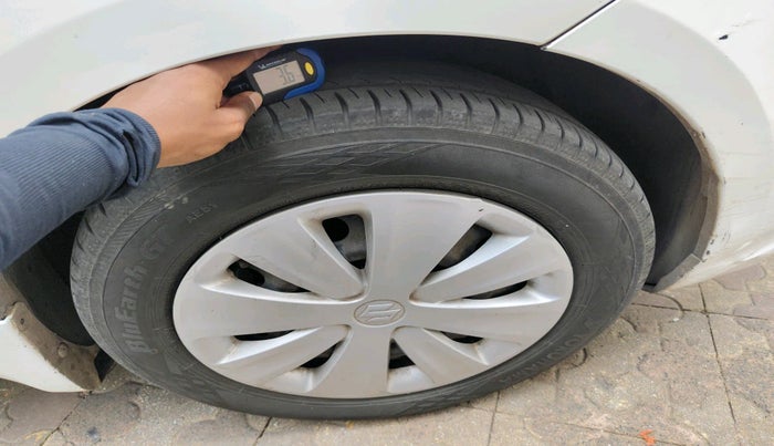 2016 Maruti Ertiga VXI CNG, Petrol, Manual, 1,04,702 km, tyre