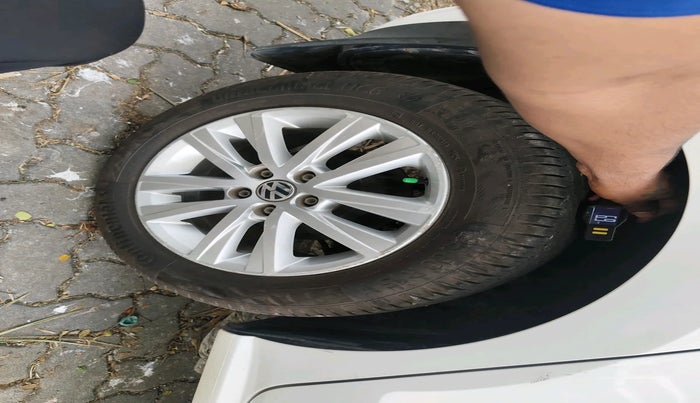 2013 Volkswagen Polo HIGHLINE1.2L, Petrol, Manual, 70,072 km, tyre