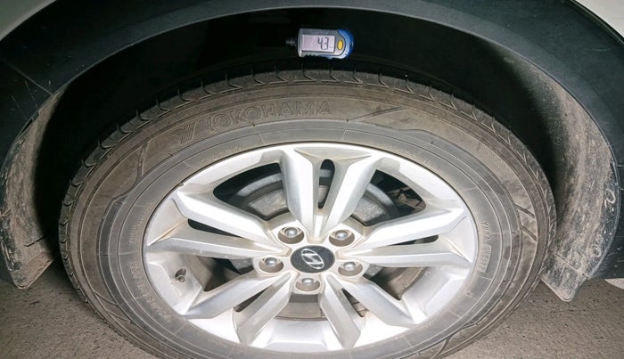 2015 Hyundai Creta SX 1.6 DIESEL, Diesel, Manual, 1,20,601 km, tyre