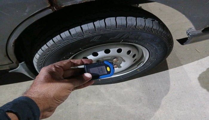 2016 Maruti Eeco 5 STR, Petrol, Manual, 89,230 km, tyre