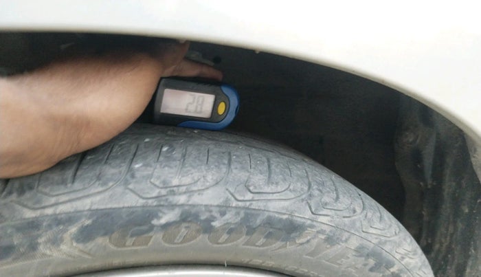 2014 Maruti Ertiga VXI CNG, Petrol, Manual, 66,164 km, tyre