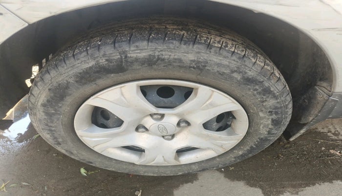 2015 Ford Ecosport TREND+ 1.0L ECOBOOST, Petrol, Manual, 1,13,632 km, tyre