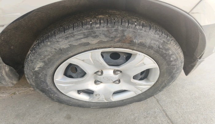 2015 Ford Ecosport TREND+ 1.0L ECOBOOST, Petrol, Manual, 1,13,632 km, tyre