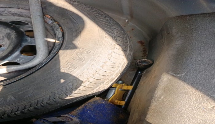 2011 Ford Figo EXI 1.2 PETROL, Petrol, Manual, 69,604 km, tyre