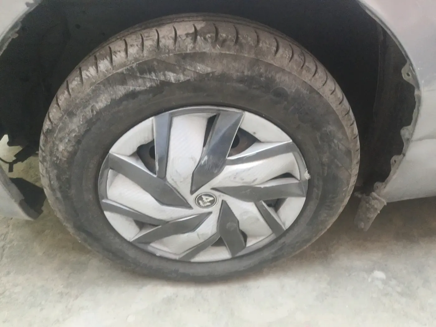 2017 Maruti Swift VXI, Petrol, Manual, 76,554 km, tyre