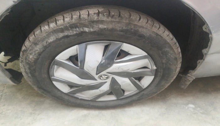 2017 Maruti Swift VXI, Petrol, Manual, 76,554 km, tyre